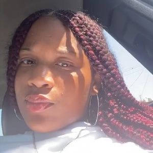 Meet your Posher, Tia